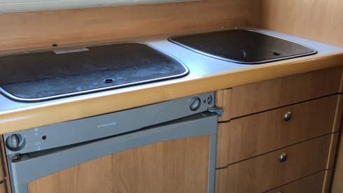 Very neat, reliable, well-maintained 6-person family camper