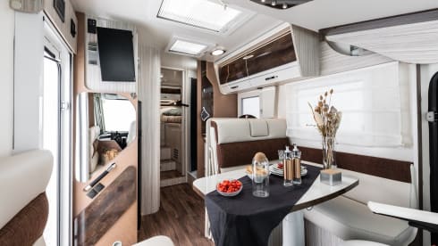 Oscar – Camping-Car Intégral 5 Places Boîte Auto Airco Bruxelles