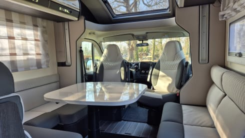 Modern Roller Team 298 TL – Space, comfort and adventure for 4 people!