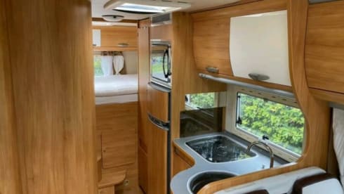 Adriaatje – 6p Adria alcove camper from 2008 The ideal family camper