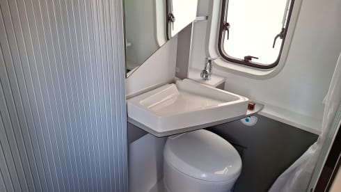 2p Adria Mobil bus uit 2018
