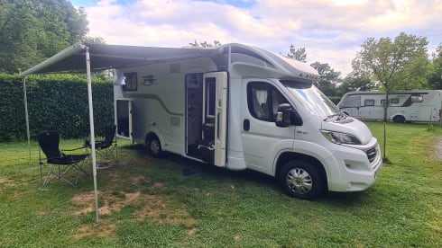 Beatrix – 2021  Laika Kosmo 509 4 berth coach built semi-integrated