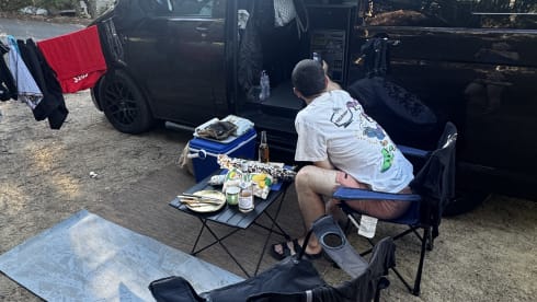 Aubergine Dream Machine – Newly Converted T5 Campervan 4 berth