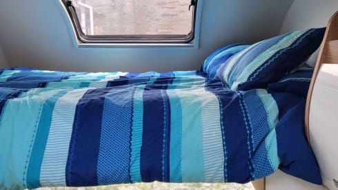 Autoroller 746 automatic – 6 berth Roller Team alcove from 2021