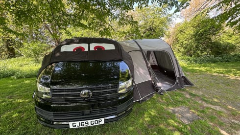 Betty – Off-road VW T6 with tinted windows