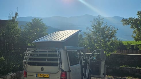 Compleet uitgerust met keuken, bustent & fietsenrek – 4p Volkswagen campervan from 2015