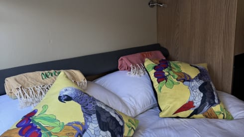 Arkoo – Year-round, off grid, 4/2 berth home from home