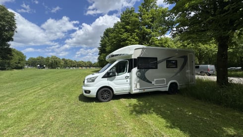 TRAVEL’KEES 🚍 ‘🧳 De Ruimste en slimste camper in deze intergraal klasse   – Novità in affitto! Chauson 670 praticamente nuova! 