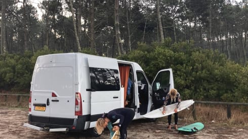 Johnny – Self Converted Surf Camper Van