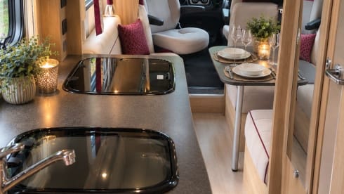 Camping-car Peugeot semi-intégré 6 couchages de 2018