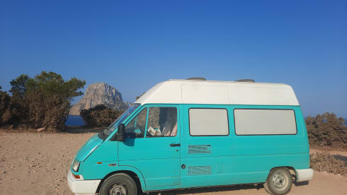 Ibiza hippie van Renault Traffic turquoise 