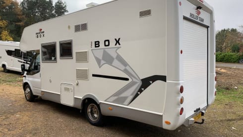 Speedy – Motorsport en Adventure - 7x7 garage en trekhaak voor 2500kg