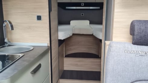 Luxury and Comfort for 2 people: KNAUS VAN TI PLUS 650 MEG AUTOMATIC