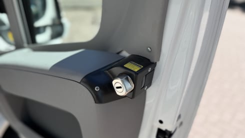 LMC Liberty Ti 662 - 4 Persons - 2x Air Conditioning - Semi-integrated