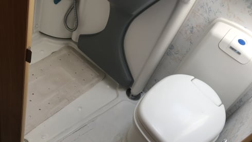 The Family Fun-Mobile – Camper completamente fuori rete / Famiglia 6 posti letto [3 zone notte separate,