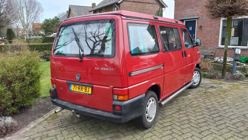 Chilly – 6p Volkswagen Westfalia California campervan from 1992