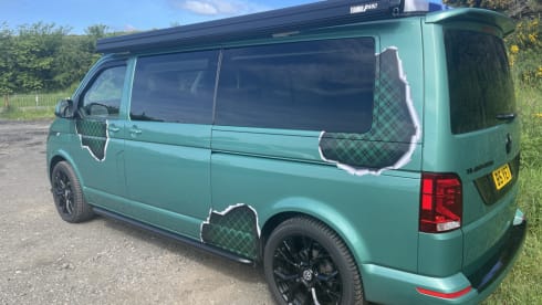 Innes – 4 berth Volkswagen campervan 2022 Wi-Fi 240v Battery for off grid travel