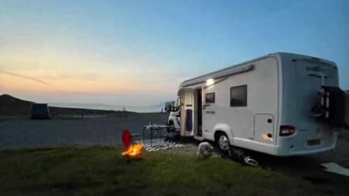 THE SAVOY – Swift Escape 694 Luxury Island Bed Motorhome Pets 5G WIFI Smart TV