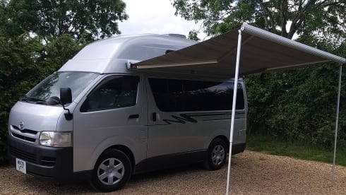 Silver Shadow – 4+ Berth Toyota Hi-Ace