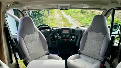 Ruimtewonder – Spacious 4p Adria Mobil semi-integrated from 2020
