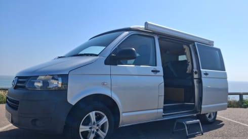 Harley – Harley - T5 VW Pop-top 4 posti letto (SWB) Campervan (2010)