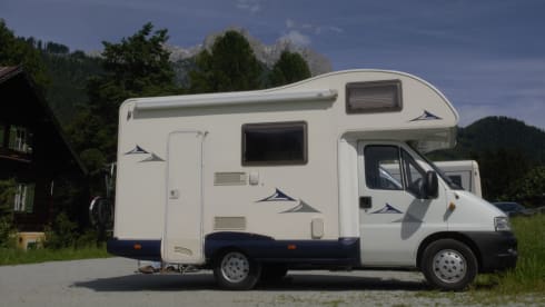 Nice compact camper with spacious kitchen
