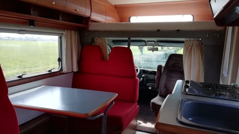 Complete and compact 5-person house on wheels