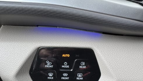 Mantel – 4-seater Volkswagen bus from 2025