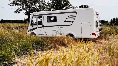 Experience our fully equipped Hymer Integrated. (Extra discount, see below)