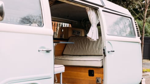 Maeve – An AUTHENTIC classic 1973 VW campervan