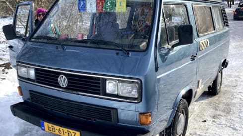 Kamper Barry – 4-person Volkswagen campervan from 1984