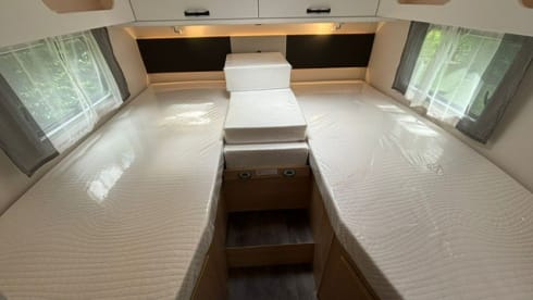 Sunlight T680 Adventure Edition - 4 berth semi-integrated Motorhome (2025)