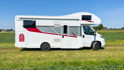 Super camper with 5 fixed beds! 2023
