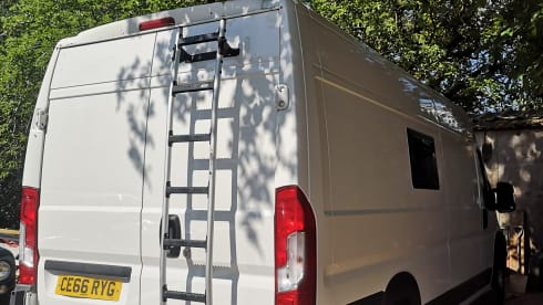 Reggie – 2 berth Peugeot bus from 2016