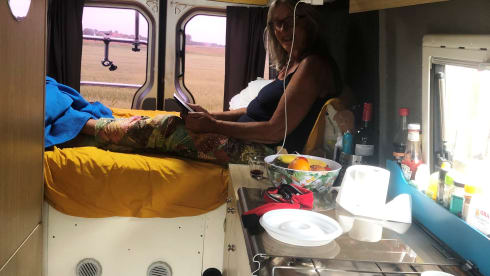 Laura – Delicious compact machine with all amenities and 2x air conditioning!