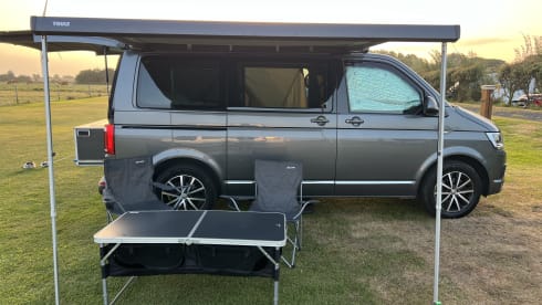 Carol – 2019 VW T6 Caravelle, 4 berth + a cosy bell tent & stove!
