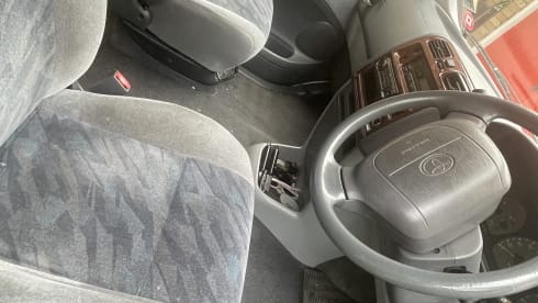 Oli  – Campervan Toyota a 2 posti letto del 2011