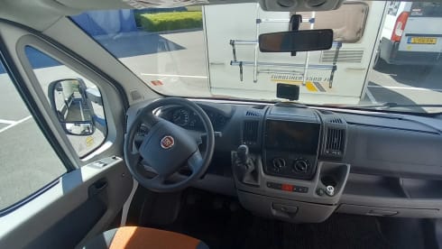 ELNA – Nice, spacious family camper with a separate bedroom and fuel compensation.
