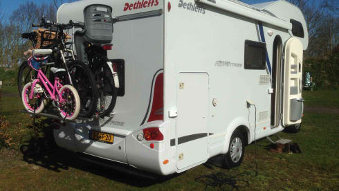 Dethleffs A5881 – Luxury 6-person Dethleffs camper 2x Airco, Navi, bunk bed