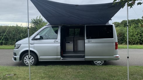 Silver Surfer – VW T6 camper ~ 4 Berth ~ insurance included 