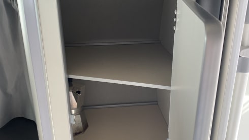 Dwight Schrute – À l'aventure avec un nouveau Ford Nugget Plus !