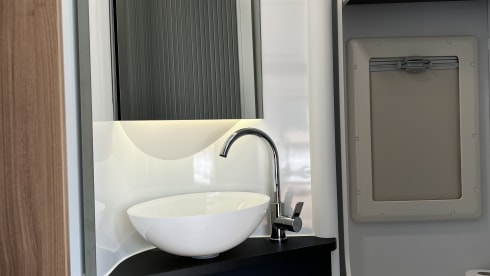 De luxe kampeerders  – 2-person Adria Coral 600SL Plus from 2020