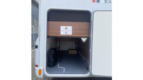 4p LMC integral lifting bed and round seating area from 2015