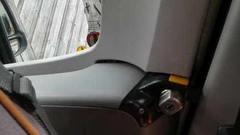 Lets go, life is too short – 2p Adria Mobil 600 Bus camper from 2008