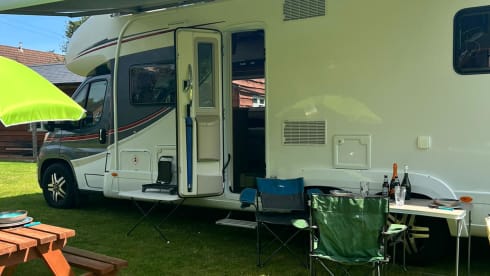 Audrey – Auto-Trail Frontier Comanche mit 6 Schlafplätzen von 2016