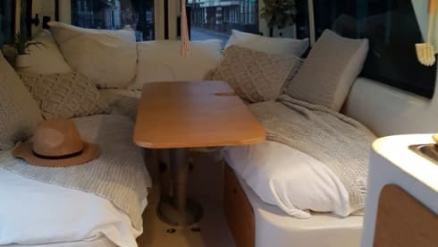 FORDJE Vintage – Ford Vintage, bus camper with interior made of wood