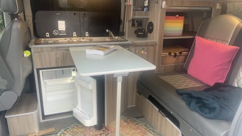 Rainbow Magnus – 4 berth Mercedes-Benz campervan from 2009