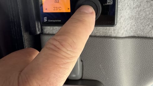 NC500 – Off-grid 2 berth MWB Mercedes Sprinter
