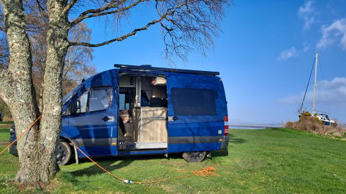 Ronnie – Fully Off-Grid Mercedes Heating & shower/Toilet (Insurance Included)