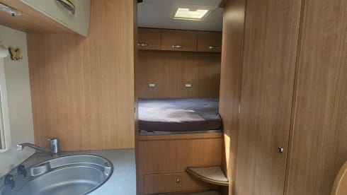 Adventurous and mega comfort with this 6-person Challenger alcove from 2012